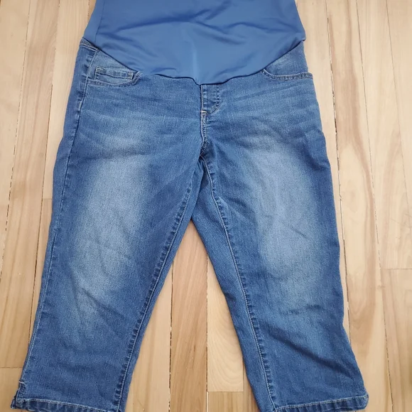 Lot of 3 Maternity denim capri pants - Picture 3 of 7